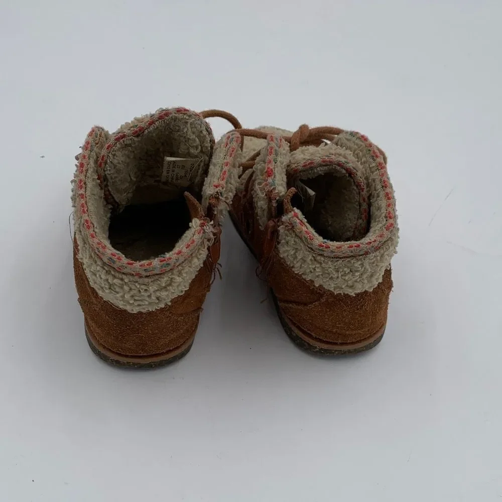 Zara Baby Tan and Cream Kids Boots fuzzy moccasin style boots size 22